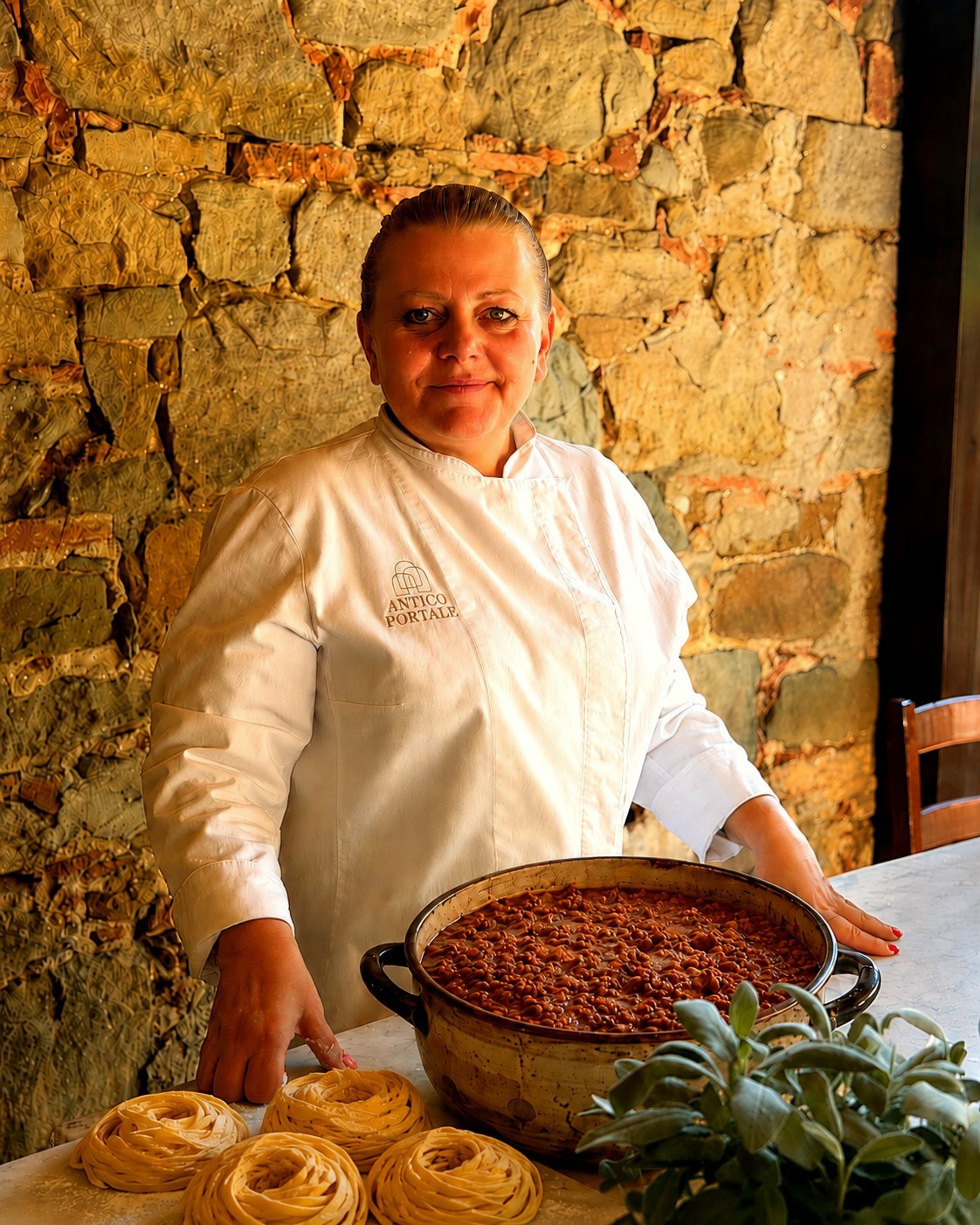 Maddalena, chef di Antico Portale, con il suo ragù toscano