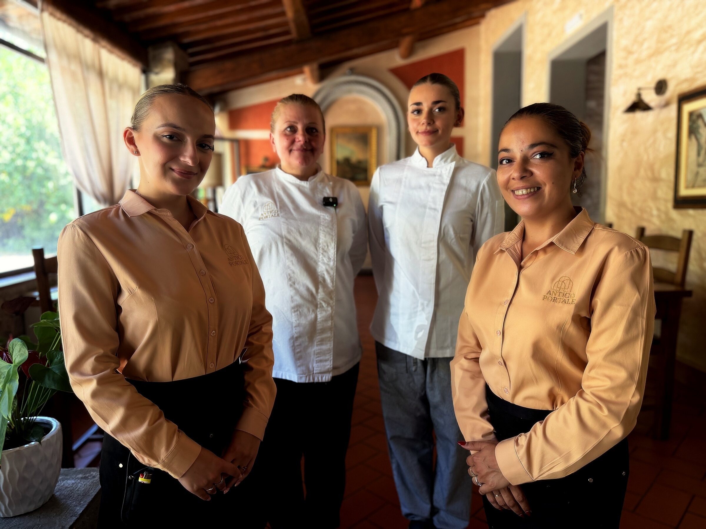 La brigata femminile del ristorante Antico Portale in Valdambra